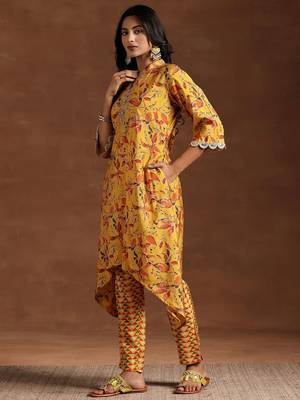 women ethnic motifs printed regular thread work kurta with trousers 3