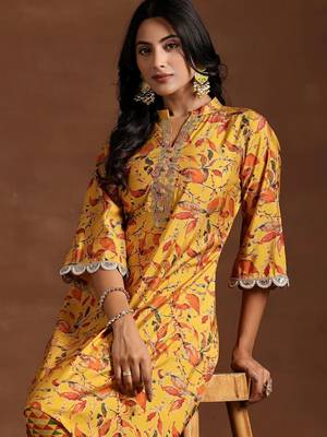 women ethnic motifs printed regular thread work kurta with trousers 6