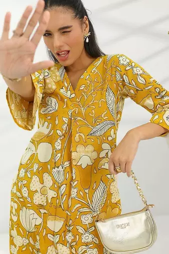 women floral printed regular kurta with trousers