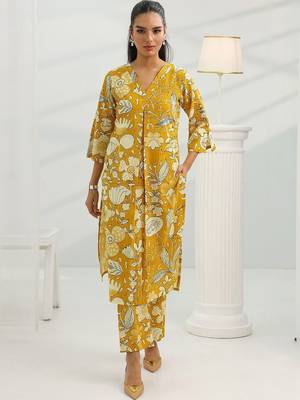 women floral printed regular kurta with trousers 4
