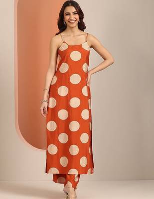 women printed regular kurta with trousers 2