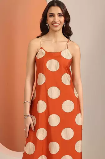 women printed regular kurta with trousers
