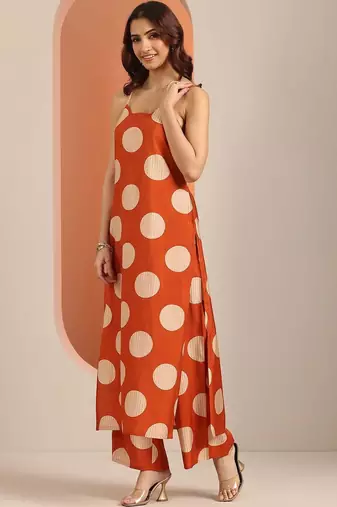women printed regular kurta with trousers