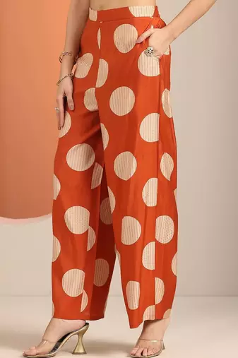 women printed regular kurta with trousers