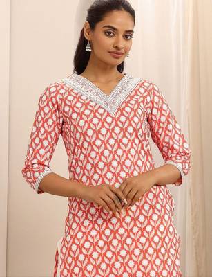 women ethnic motifs printed regular thread work kurta with trousers & with dupatta 2