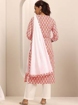 women ethnic motifs printed regular thread work kurta with trousers & with dupatta 3