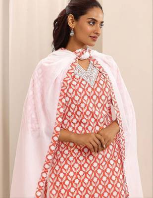 women ethnic motifs printed regular thread work kurta with trousers & with dupatta 5