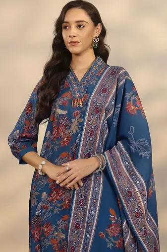 women floral printed regular kurta with trousers & with dupatta