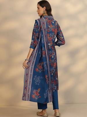 women floral printed regular kurta with trousers & with dupatta 5