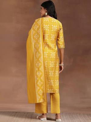 women ethnic motifs printed regular mirror work kurta with trousers & with dupatta 2