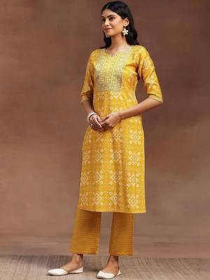 women ethnic motifs printed regular mirror work kurta with trousers & with dupatta 3