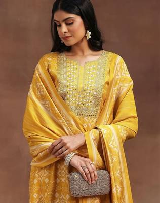 women ethnic motifs printed regular mirror work kurta with trousers & with dupatta 6