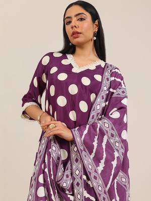 women floral printed regular kurta with trousers & with dupatta 3