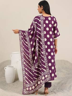 women floral printed regular kurta with trousers & with dupatta 4