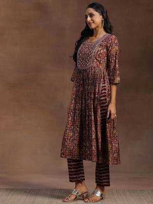 women ethnic motifs printed empire mirror work kurta with trousers & with dupatta 3