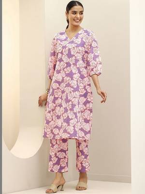 women floral printed regular kurta with trousers 2