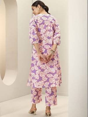 women floral printed regular kurta with trousers 3