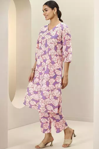 women floral printed regular kurta with trousers