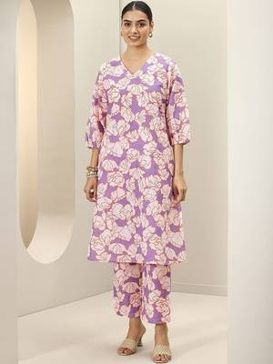 women floral printed regular kurta with trousers 6