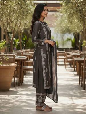 women ethnic motifs embroidered regular thread work kurta with trousers & with dupatta 4