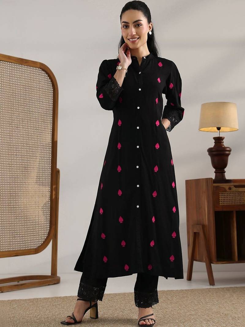 women printed regular kurta with trousers