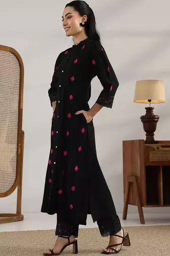 women printed regular kurta with trousers