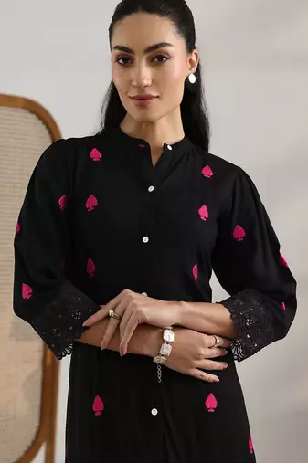 women printed regular kurta with trousers