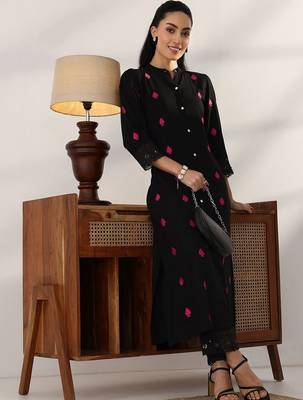women printed regular kurta with trousers 4