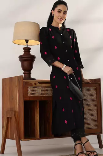 women printed regular kurta with trousers