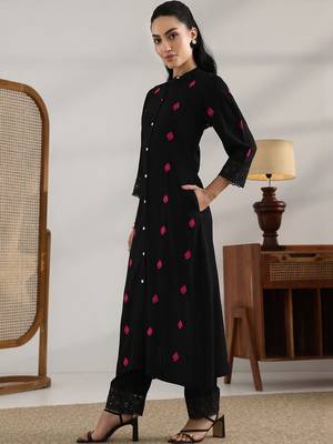 women printed regular kurta with trousers 5
