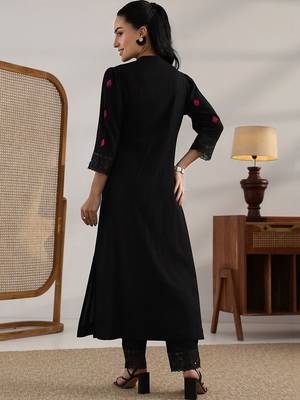 women printed regular kurta with trousers 6