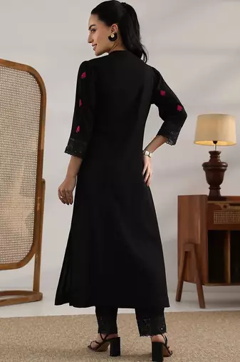 women printed regular kurta with trousers