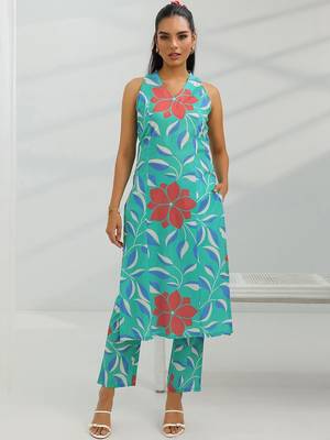 women floral printed kurta with trousers 1