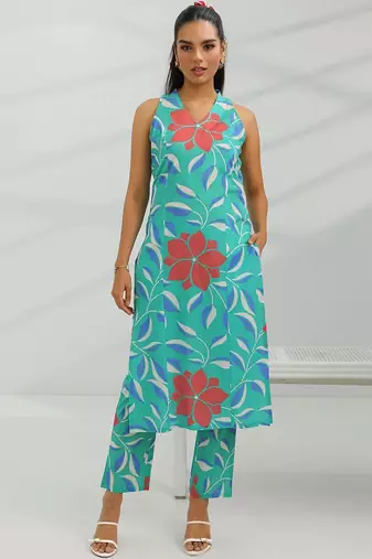 women floral printed kurta with trousers