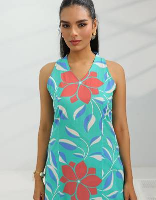 women floral printed kurta with trousers 3