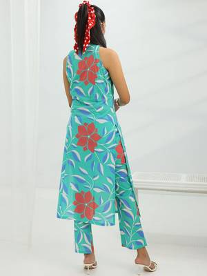 women floral printed kurta with trousers 5