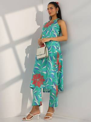 women floral printed kurta with trousers 6