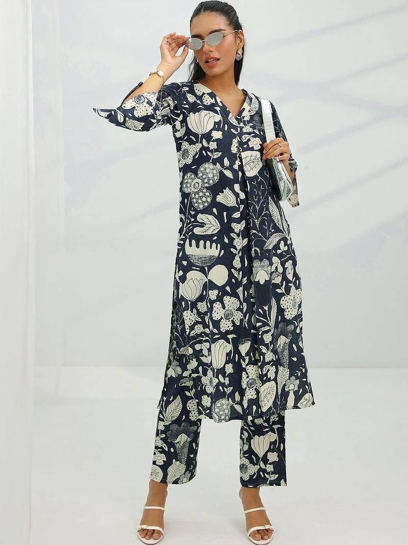 women floral printed regular kurta with trousers