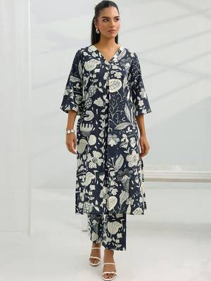 women floral printed regular kurta with trousers 3