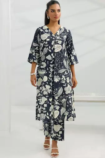 women floral printed regular kurta with trousers