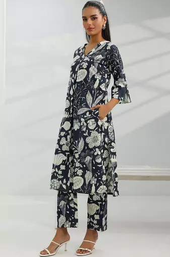 women floral printed regular kurta with trousers