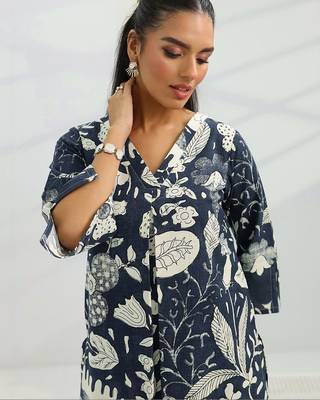 women floral printed regular kurta with trousers 6