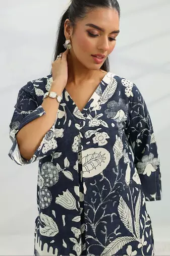 women floral printed regular kurta with trousers