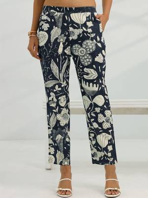 women floral printed regular kurta with trousers 7