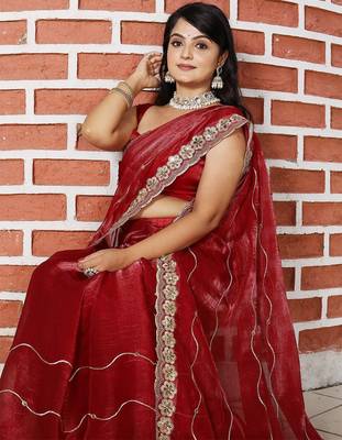 Maroon striped mirror work saree 4