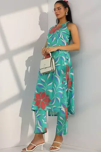 women floral printed regular kurta with trousers