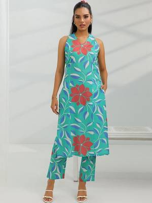 women floral printed regular kurta with trousers 4