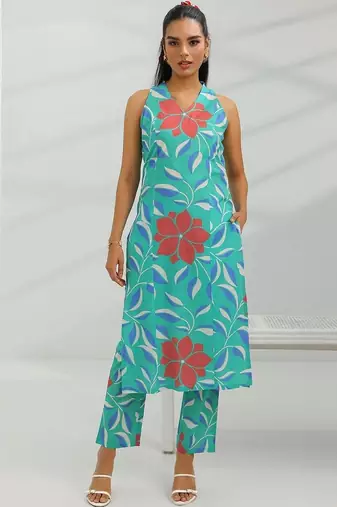 women floral printed regular kurta with trousers