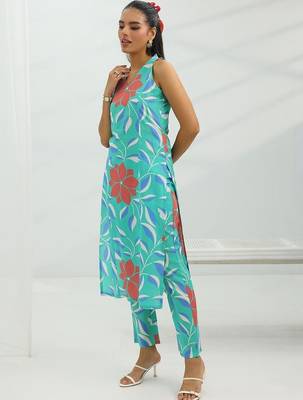 women floral printed regular kurta with trousers 5