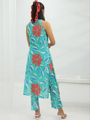 women floral printed regular kurta with trousers 6
